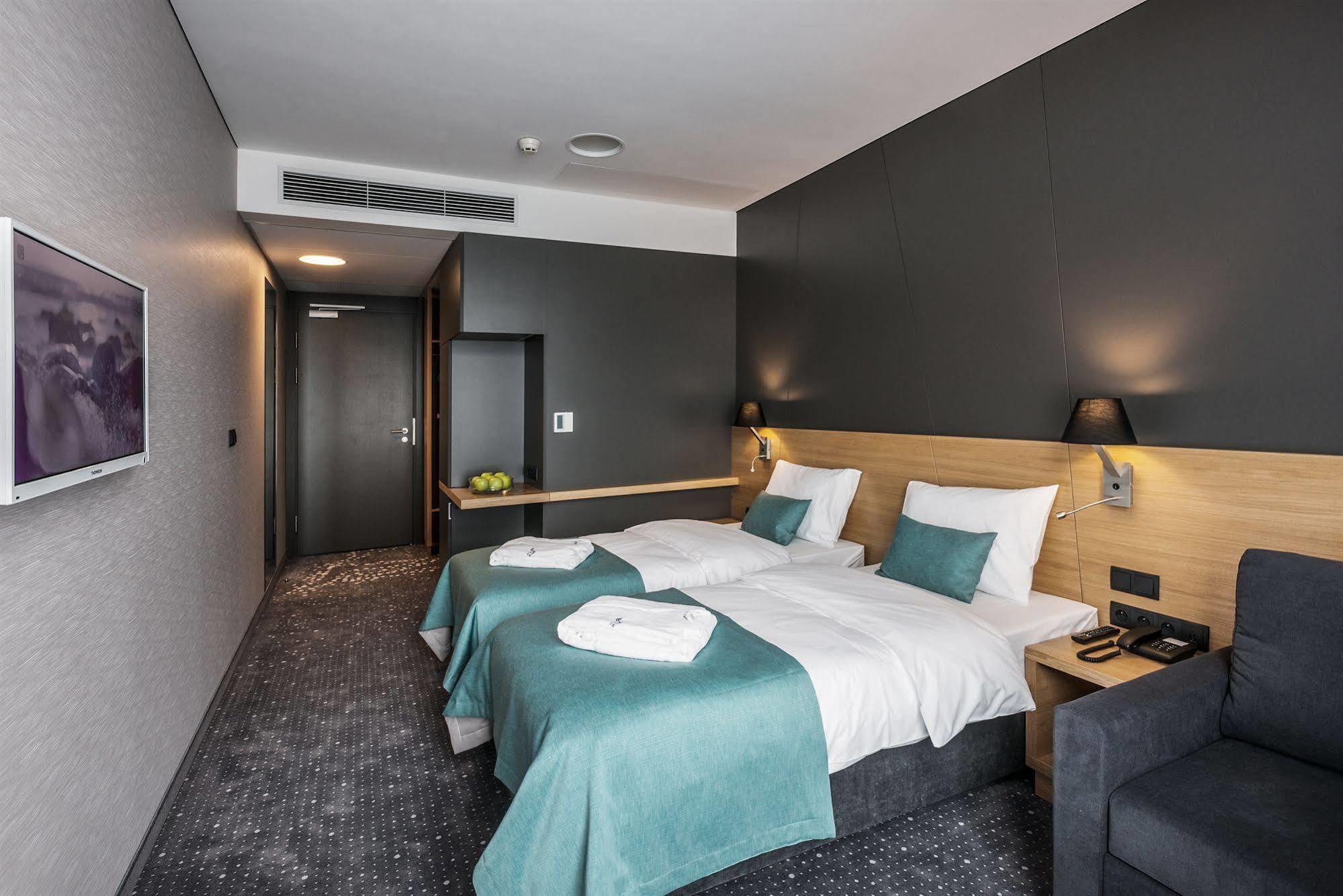 Regatta Hotel Restauracja Spa Poznań Exteriör bild